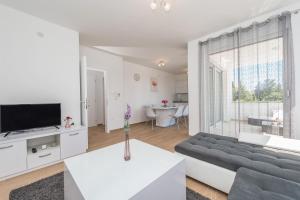 Villa Star 6 a centrally located ap. with a pool 