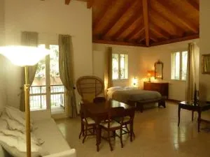 LA STANZA SUI CEDRI - Smart working - Airport - Private Parking - Ducati - Philip Morris - Rigosa