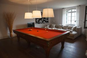 Apartment with Pool View