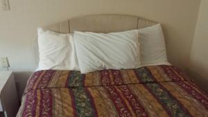 Queen Room with Two Queen Beds - Non-Smoking room in Americas Comfort Stay Inn-Leavenworth