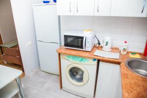 One-Bedroom Apartment room in 2 rooms Apartment on Peremohy str 71. Centre