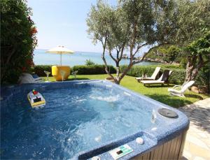 Corfu Glyfada Menigos Resort 13