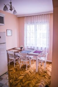 Two Bedroom Apartment Downtown Ivanovi
