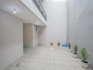 RedDoorz near Ciputra Golf Surabaya