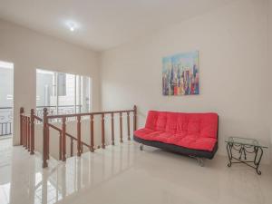 RedDoorz near Ciputra Golf Surabaya