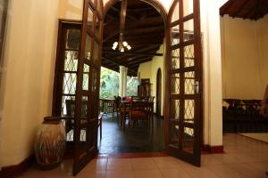 Tree Breeze Inn