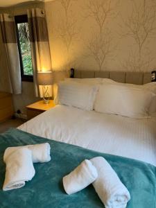 Herons Lake Retreat Hot Tub Lodges