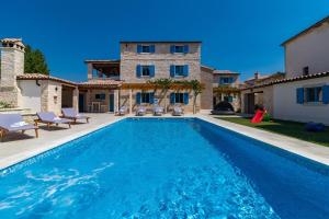 Villa with Private Pool room in Villa Racan