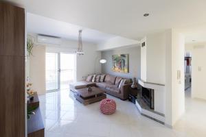 Groovy & Cozy APT with Private Seaview Rooftop Terrace