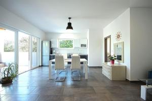 *Amazing modern apartment with 2 bedrooms* 