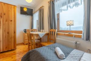 Zowiyrucha -100 m do wyciągów narciarskich i 900 m do term