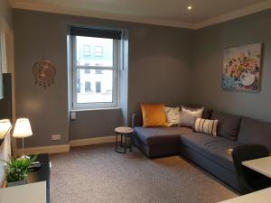 Modern Broughton Apartment - Walk to City Centre and St James Quarter
