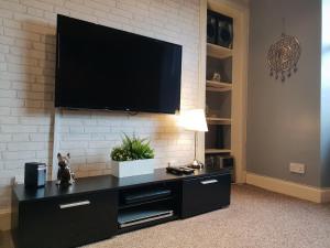 Modern Broughton Apartment - Walk to City Centre and St James Quarter