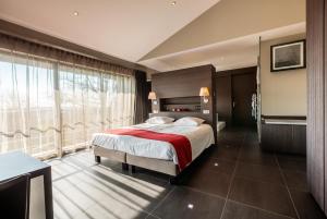 Suite room in Espace Medissey