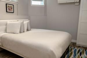 A Stylish Stay w a Queen Bed, Heated Floors.. #3