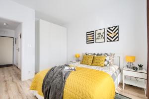 M&R Apartament Airport&Business Premium Komputerowa - underground garage - free WiFi - Netflix - self check-in - 5 min from Chopin Airport