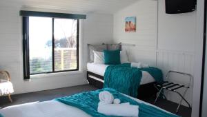KINGFISHER COTTAGE Beachfront at the Binalong Bay