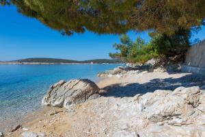 Villa St Martin-Reef - Exclusive Seafront Villa with Private Heated Pool