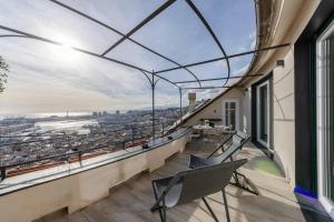 ALTIDO Exclusive Flat for 8, with Stunning City and SeaView