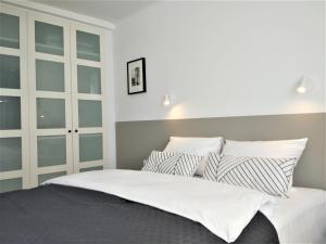 City Center Żelazna, next to Warsaws Business District & Fabryka Norblina, by WarsawSkyLine Apartments