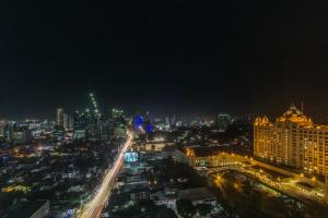 Avenir Condo for rent near IT Park Cebu with FREE Netflix, 49-inch Samsung Curve TV