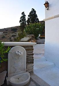 House with a garden in Kardiani village, Tinos Tinos Greece