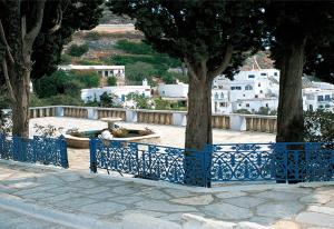 House with a garden in Kardiani village, Tinos Tinos Greece