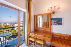 Classic Double Room with Sea View and Balcony