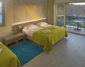 Superior Triple Room with Sea View room in Hotel Modo