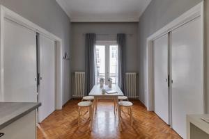 Bright Bright A Central Apartment With Balcony