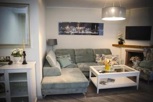 LUXURY 2-bed apartment with big terrace in aparthotel with outdoor pools in CALAHONDA