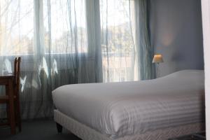 Hotels Logis Hotel du Midi : photos des chambres