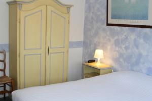 Hotels Logis Hotel du Midi : photos des chambres