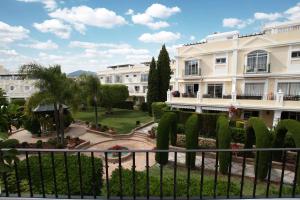 Spacious 2 Bed Duplex in Aloha Gardens close to Puerto Banus
