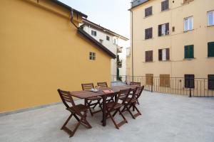 cV5 - La Spezia city center - Wide modern apartment walking distance to the station to Cinque Terre - Big terrace on the roofs