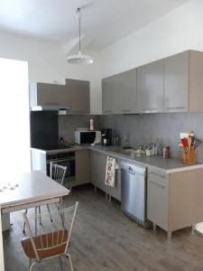 Appartements T4 de 85m2 avec garage en plein coeur de Sete : photos des chambres