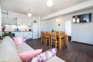 Two-Bedroom Apartment room in Holiday Home Lota