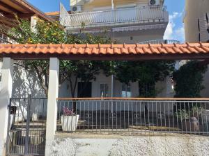 Harbour-side Apartment with Beautiful Terrace - 3hvězdičkové hotely ve městě Podgora