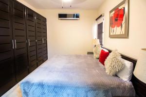 El Faro 101 SURF 1 Bdr Apt pool view