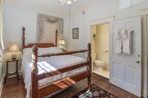 Queen Room room in Cedars of Williamsburg Bed & Breakfast
