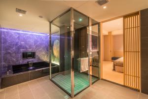 Phòng Giường Đôi Lớn Loại Sang (Deluxe Queen Room)