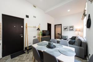 Charming Old Town Flat with Mountain View