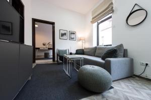 Charming Old Town Flat with Mountain View