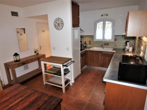 Cosy Holiday Home in Arles with Pool