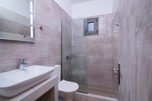 Kentrikon Rooms III & Mint House