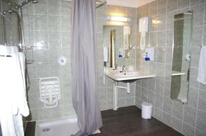 Hotels Queen Serenity Hotel : Chambre Triple