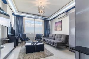 Avenir Condo for rent near IT Park Cebu with FREE Netflix, 49-inch Samsung Curve TV