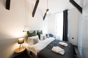 Lovely Brasov Flat with Patio and Mountain Views