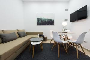 Gorgeous Brasov Flat with Patio and Mountain Views