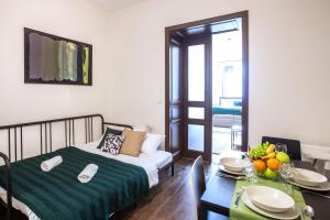 Modern family apt. with Central Square entrance